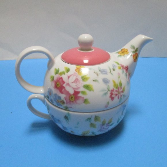 *Delton Fine Collectibles Porcelain Tea for One - Picture 5 of 15